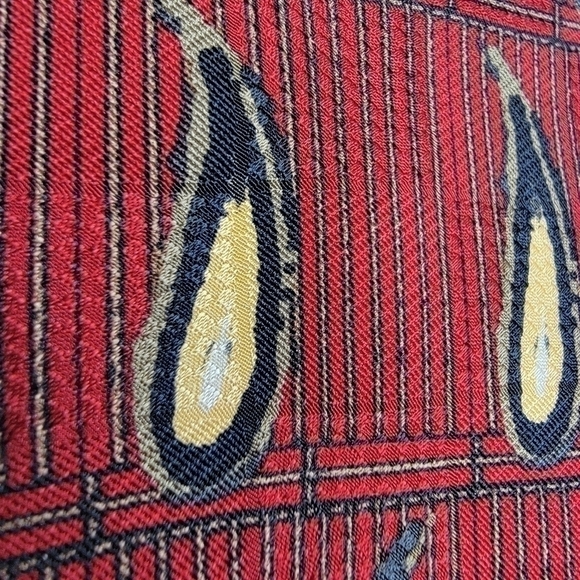 Muse's silk vintage men's red tie with classy abstract teardrop pattern - Picture 8 of 15